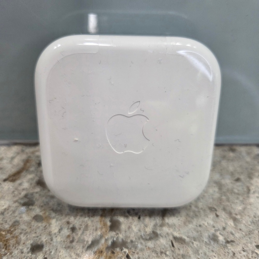 Apple EarPods with 3.5mm‎ Headphone Plug Wired Earbuds White MD827LL/A Case New